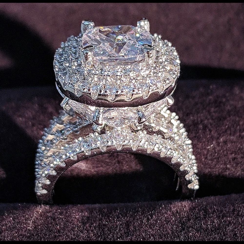 - Diamond wedding ring - Picture 8 of 12